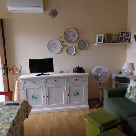 Apartamento La Casa Di Pia Cabras Exterior foto