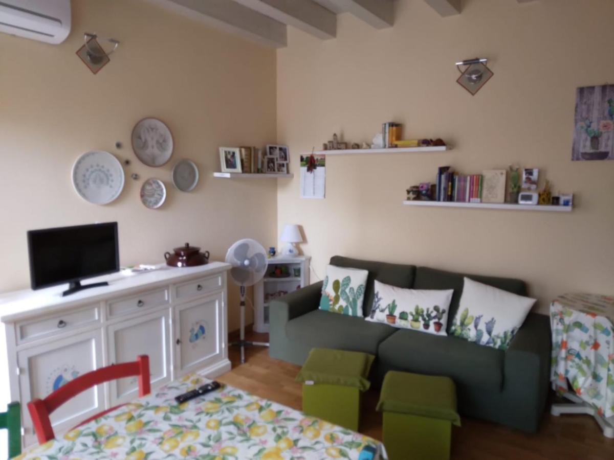 Apartamento La Casa Di Pia Cabras Exterior foto
